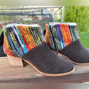 Toms womens brown colorful yarn boots